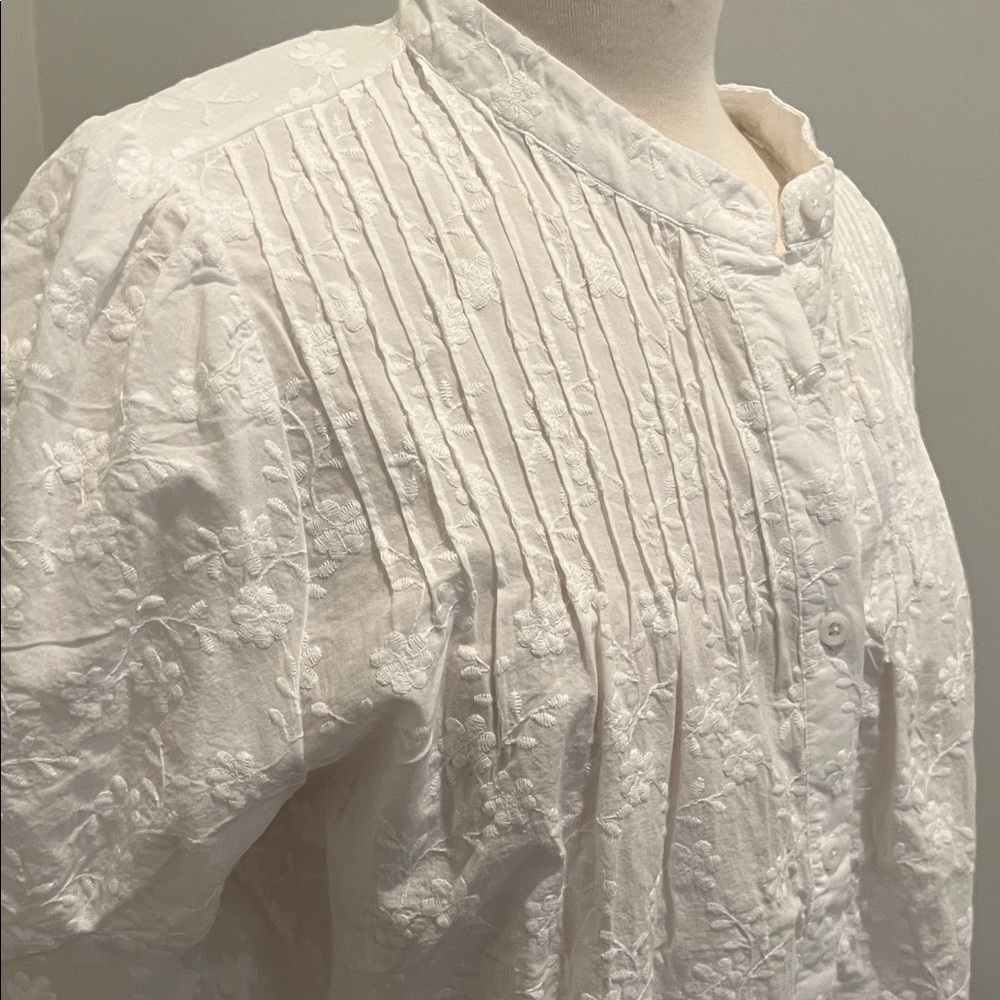 johnnie-O White Embroidered Button-Front Puff Sleeve Top - Picture 5 of 5